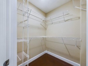 Apartments in Baton Rouge - Studio Apartment - Allen - Closet